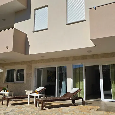 Apartments Giovanni Mandre Exterior photo