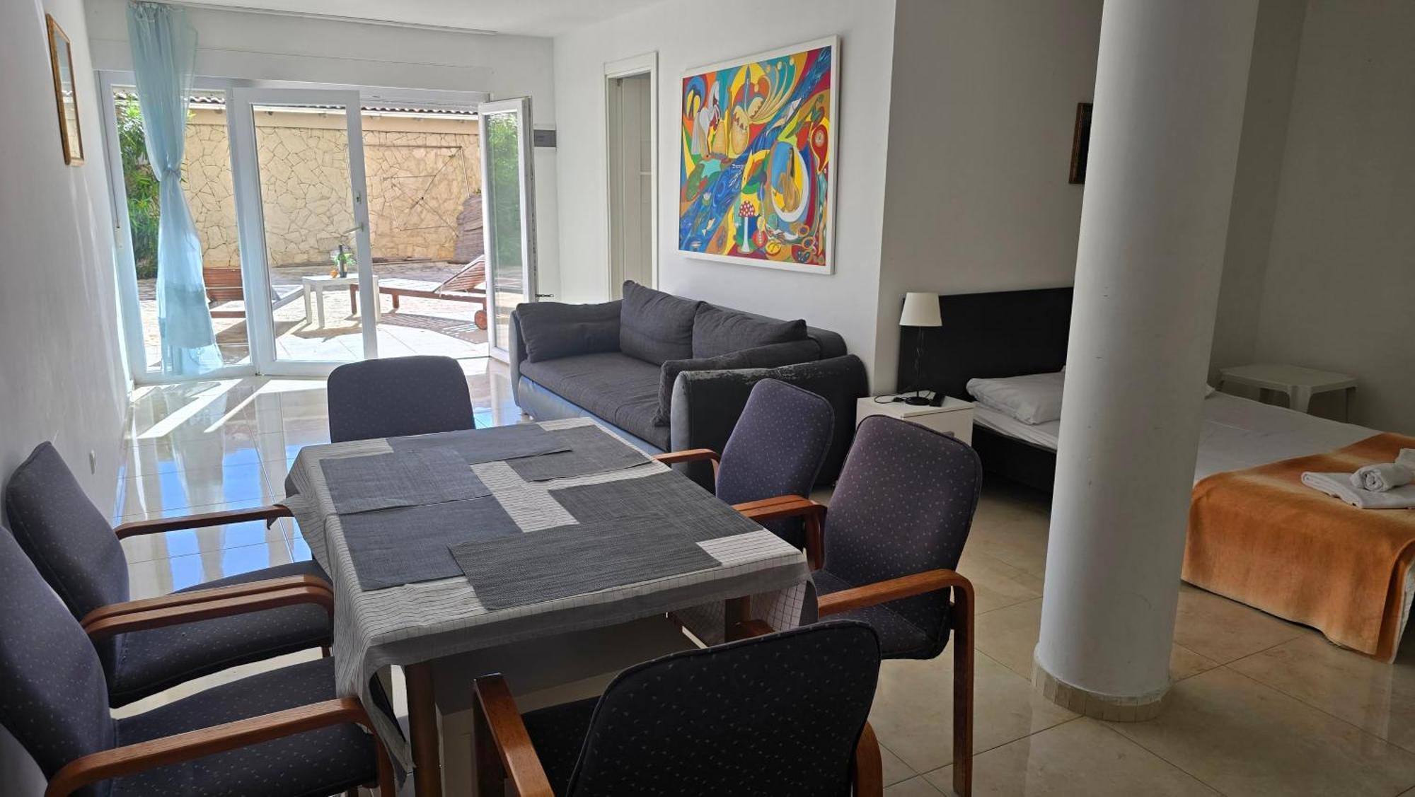 Giovanni Apartment